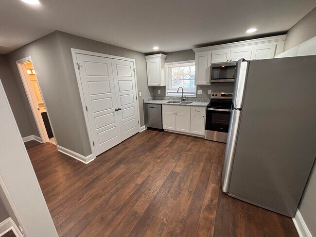 Building Photo - 402 Gunn St