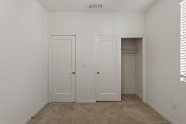 Building Photo - 839 Cranberry Way
