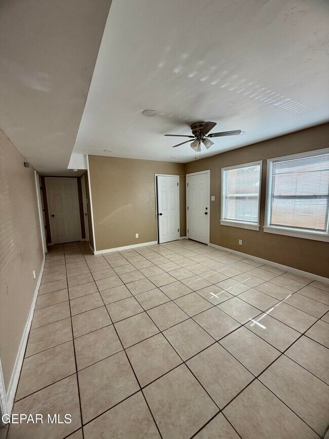 Building Photo - 601 Lomaland Dr