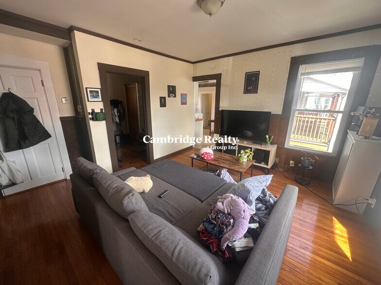 Building Photo - 543 Broadway