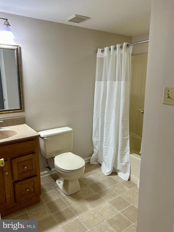 Building Photo - 1905 N Glen Dr