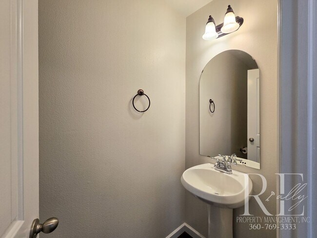 Building Photo - Spacious Port Orchard Home with Garage, Fu...