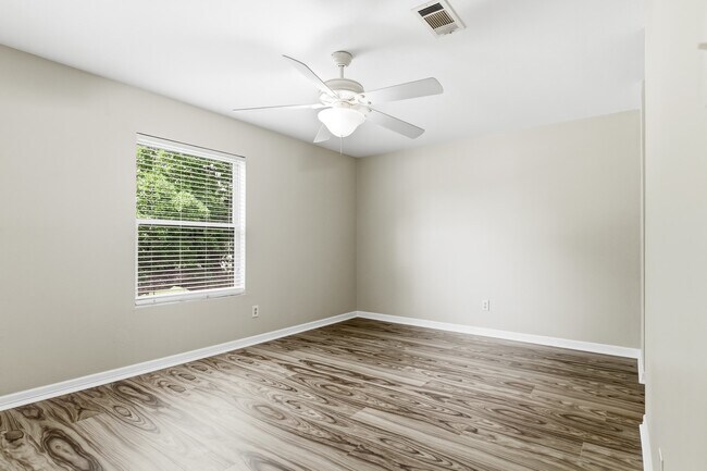 Building Photo - 445 Longmeadow Dr