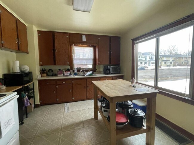 Building Photo - 1323 N 21st St