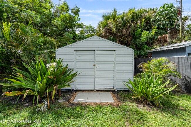 Building Photo - 509 E Fee Ave