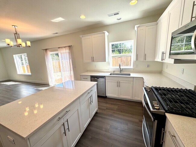 Building Photo - Private Palmer Lake Home w/ 3 Bedrooms, Of...