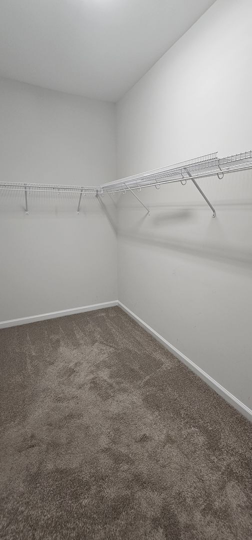 Building Photo - Live where charm meets convenience-Glenmoo...