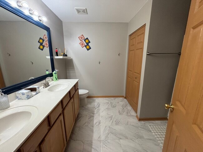 Building Photo - 1523 Grand Dr