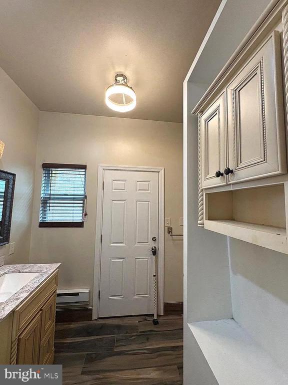 Building Photo - 225 S 49th St