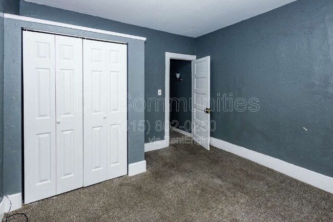 Building Photo - 2142 W 105th St