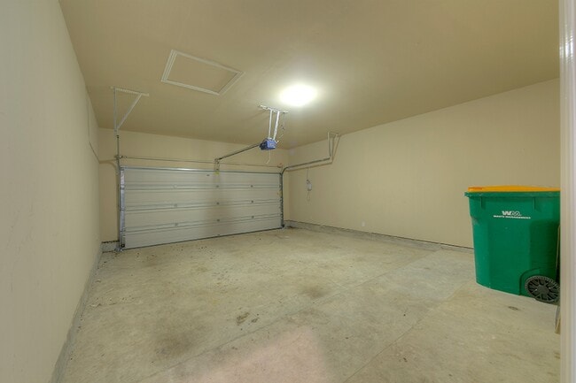 Building Photo - 10 Quillwood Pl