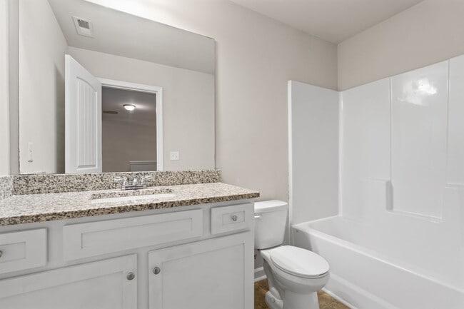 Building Photo - 3 bed 2.5 bath Townhome in Jonesboro!