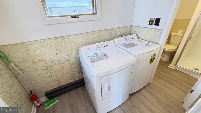 Building Photo - 6 Fern Ave