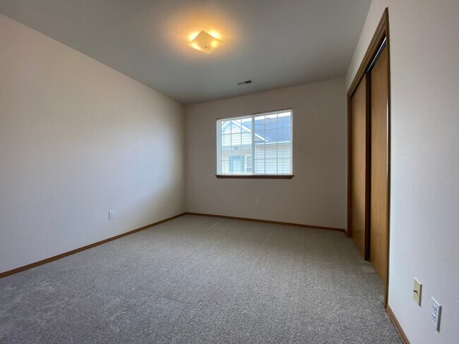 Building Photo - 145 N 18th E St