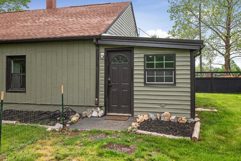 Building Photo - 6 Triple Oak Ln