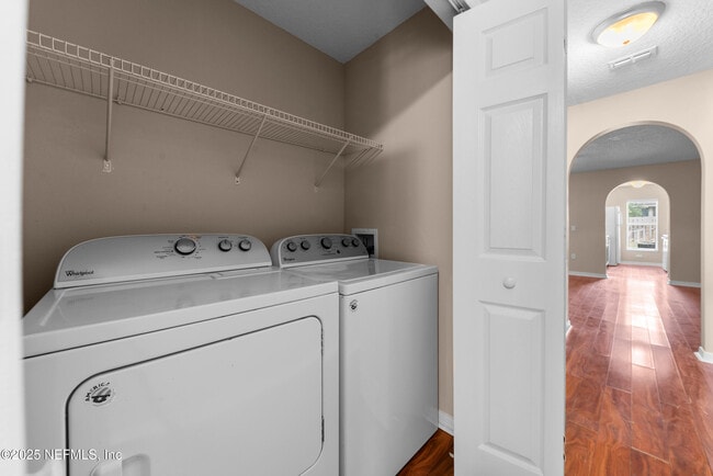 Building Photo - 11871 Lake Bend Cir