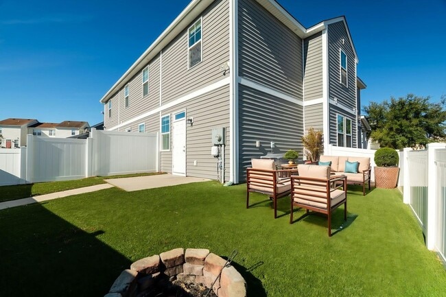 Building Photo - Peaceful Park Circle Retreat