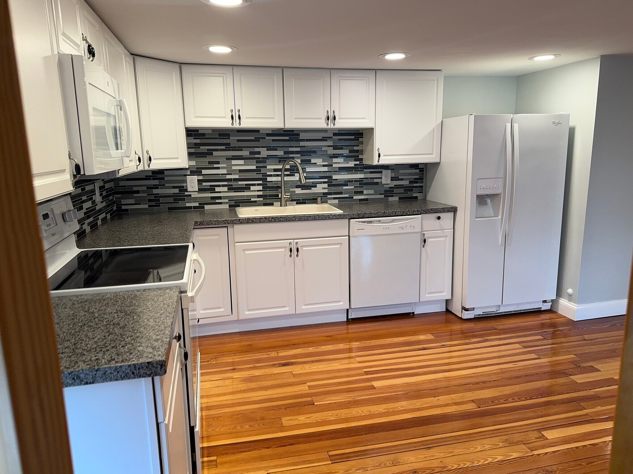 3rd floor kitchen - 925 Francis Scott Key Hwy