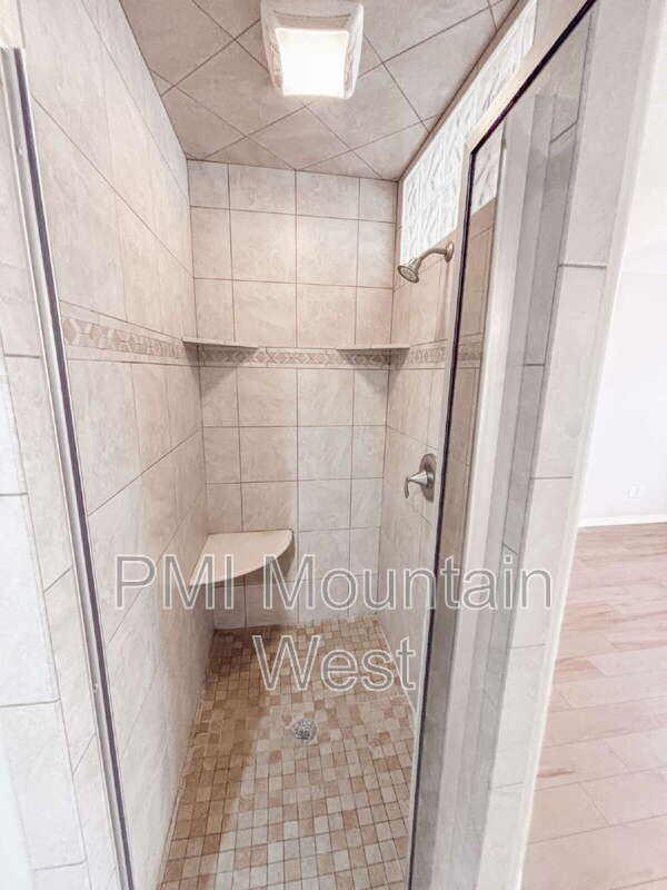 Building Photo - 208 Lyman Ln