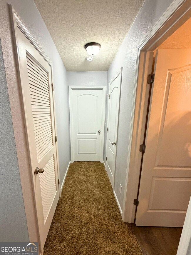 Building Photo - 215 Brooklet Cir