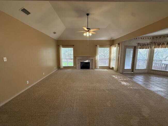 Building Photo - 4 Bedroom/3.5 bath The Vineyard Subdivision