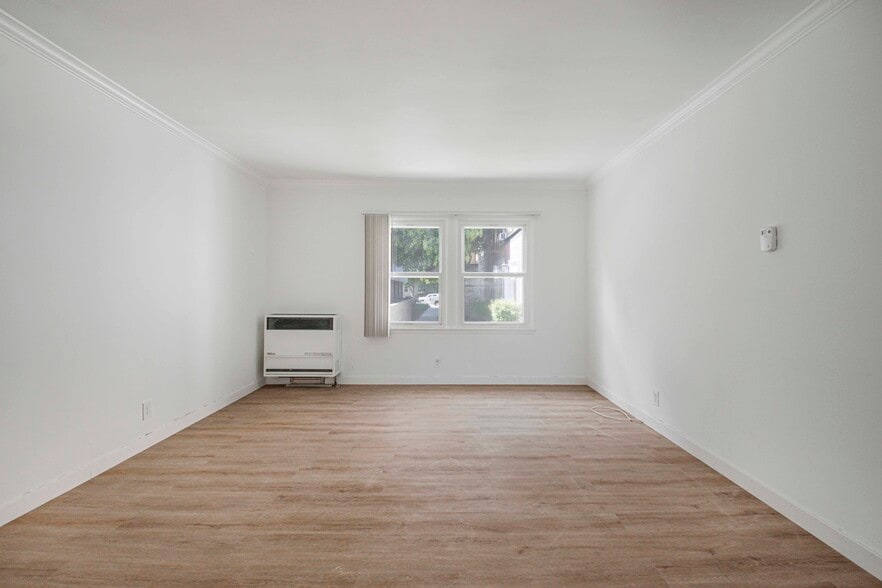 Building Photo - 5867.5 W 88th St