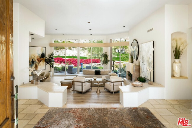 Building Photo - 136 Netas Dr