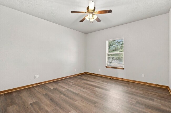 Building Photo - 107 Jury Ln