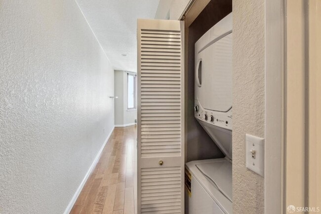 Building Photo - 201 Harrison St