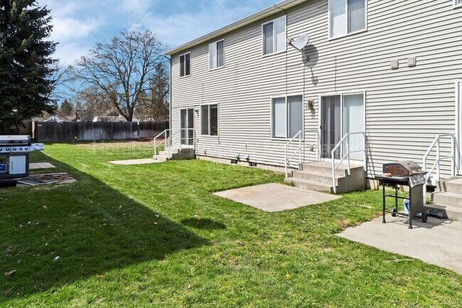 Building Photo - 2814 N 14th Pl