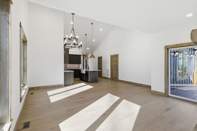 Building Photo - 106 Fairway Cir