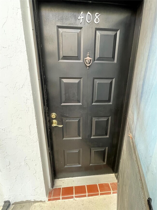 Building Photo - 16141 Blatt Blvd