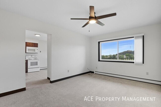 Building Photo - 725 Dakota Dr