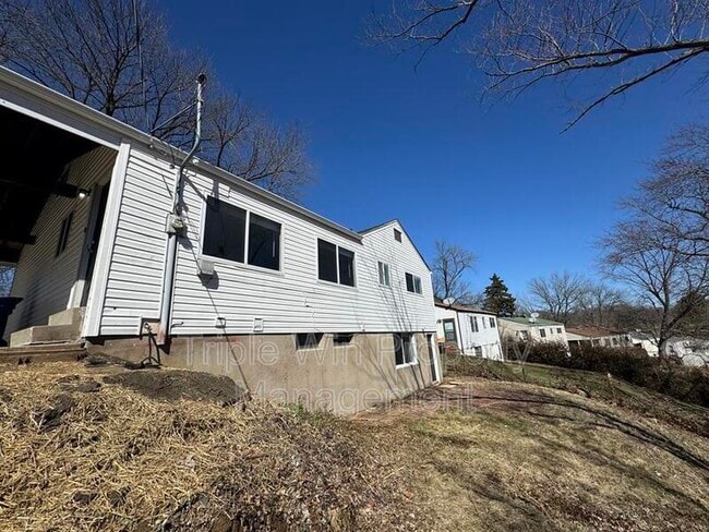 Building Photo - 5122 Ville Maria Ln