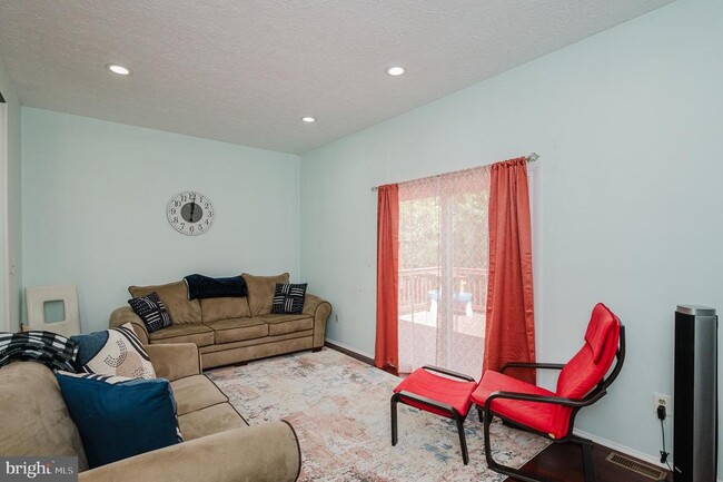 Building Photo - 3760 Bonnybridge Pl