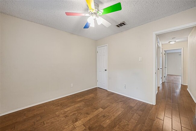 Building Photo - 4409 Bridlewood Dr