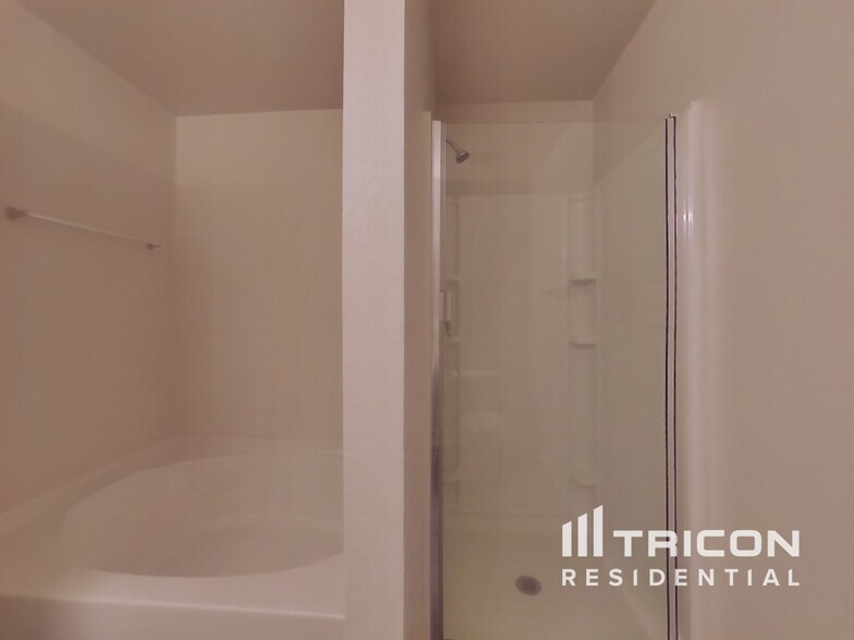 Building Photo - 641 Rosario Ln