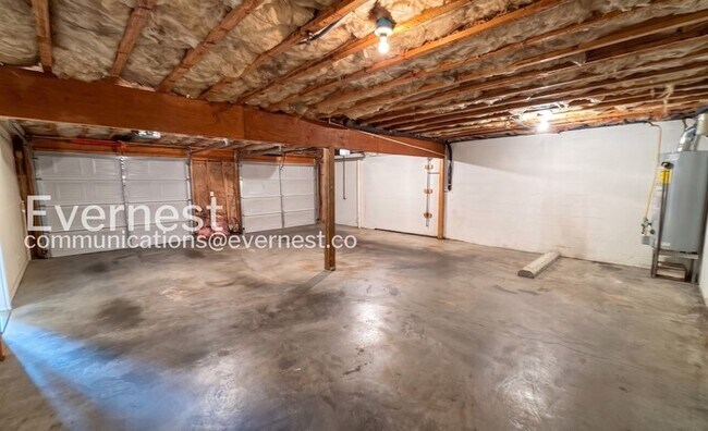 Building Photo - 4 Bed, 3 Bath Home with Garage / Pet-Friendly / Available Now!