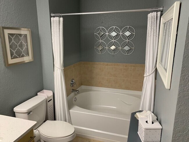 Building Photo - Annual turnkey furnished (optional) renovated luxury 2/2 condo downtown Sarasota at Broadway Prom...