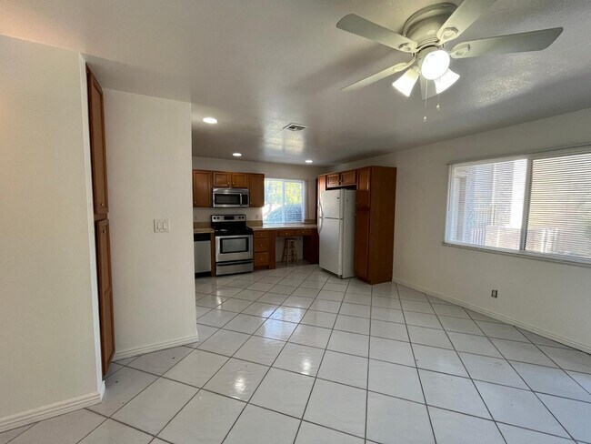 Building Photo - 12440 N 20th St