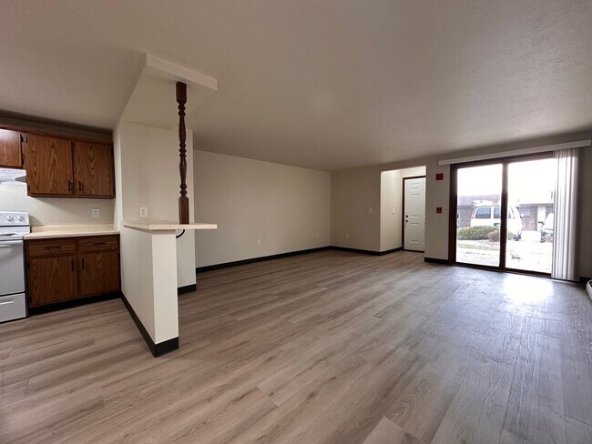 Building Photo - Recently Renovated 1 Bedroom 1 Bath Lower Apartment W/Garage!