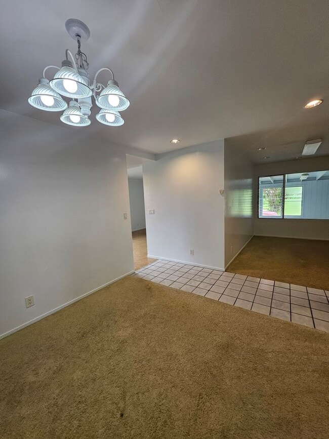 Building Photo - Beautiful 4 Bedroom 2 Bath House