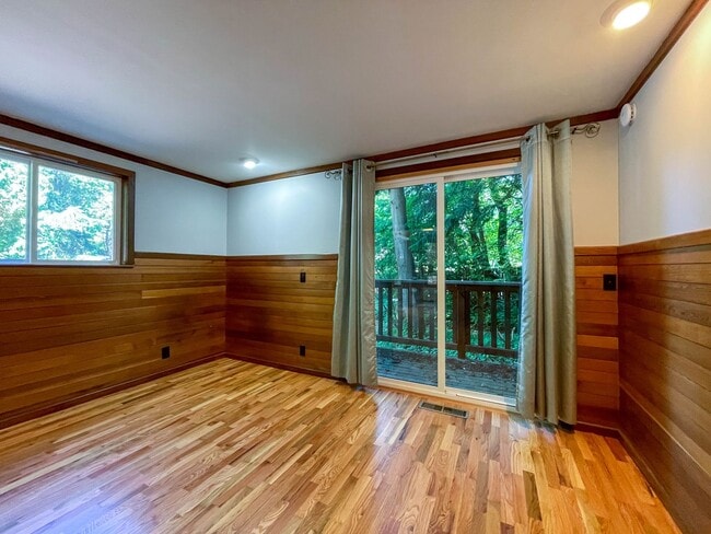 Building Photo - 3Bd/2.5Ba Edmonds Home