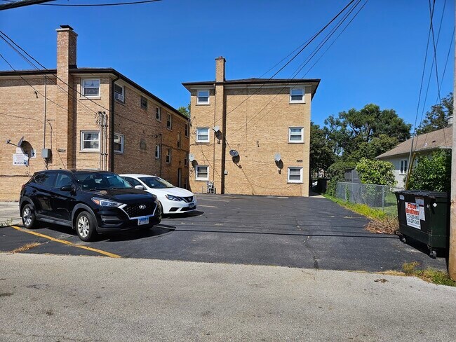 Building Photo - 7511 W Fullerton Ave