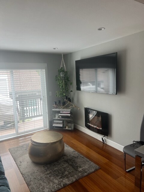 living room - 3847 Vineyard Ave