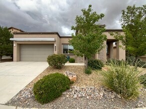 Building Photo - 3 Bedroom & An Office Luxury Home Availabl...