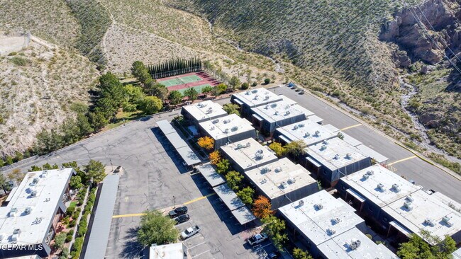 Building Photo - 4800 N Stanton St
