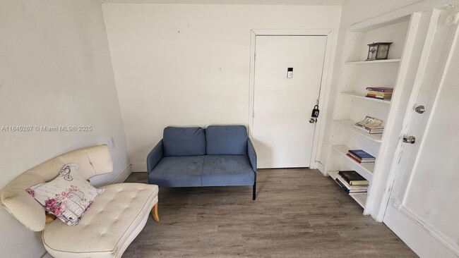 Building Photo - 1836 Roosevelt St