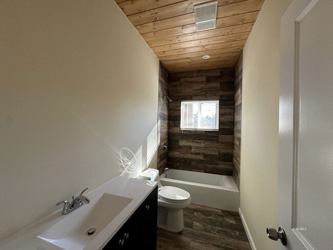 Building Photo - 52810 Sugar Pine Dr