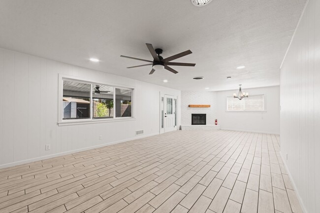 Building Photo - 1240 W Copper Ave